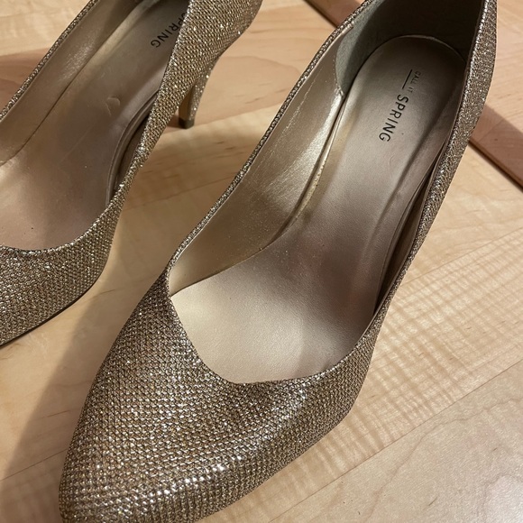 CALL IT SPRING - Sparkle Gold Pumps - Size 10 *like new* - Picture 2 of 6